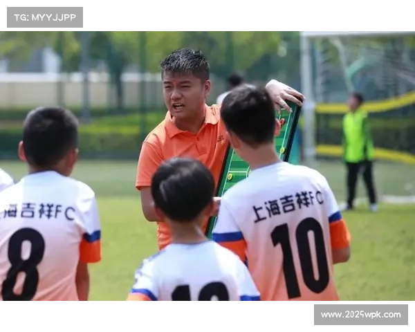 退役足球明星出任青训总监,培养下一代